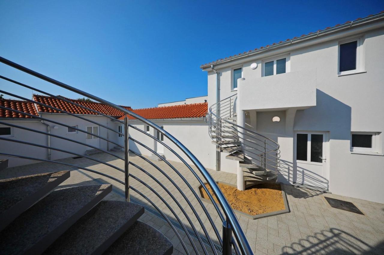 Apartments Noa Nin Zdrijac ภายนอก รูปภาพ