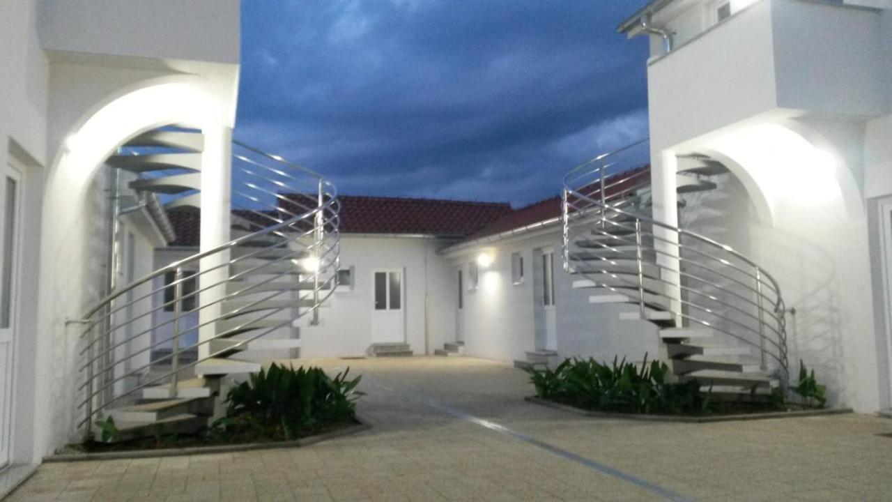 Apartments Noa Nin Zdrijac ภายนอก รูปภาพ